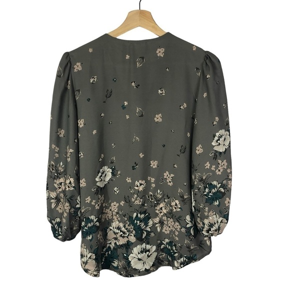 Maurices Gray & Pink Floral V-Neck Long Sleeve Blouse XS - Picture 2 of 3